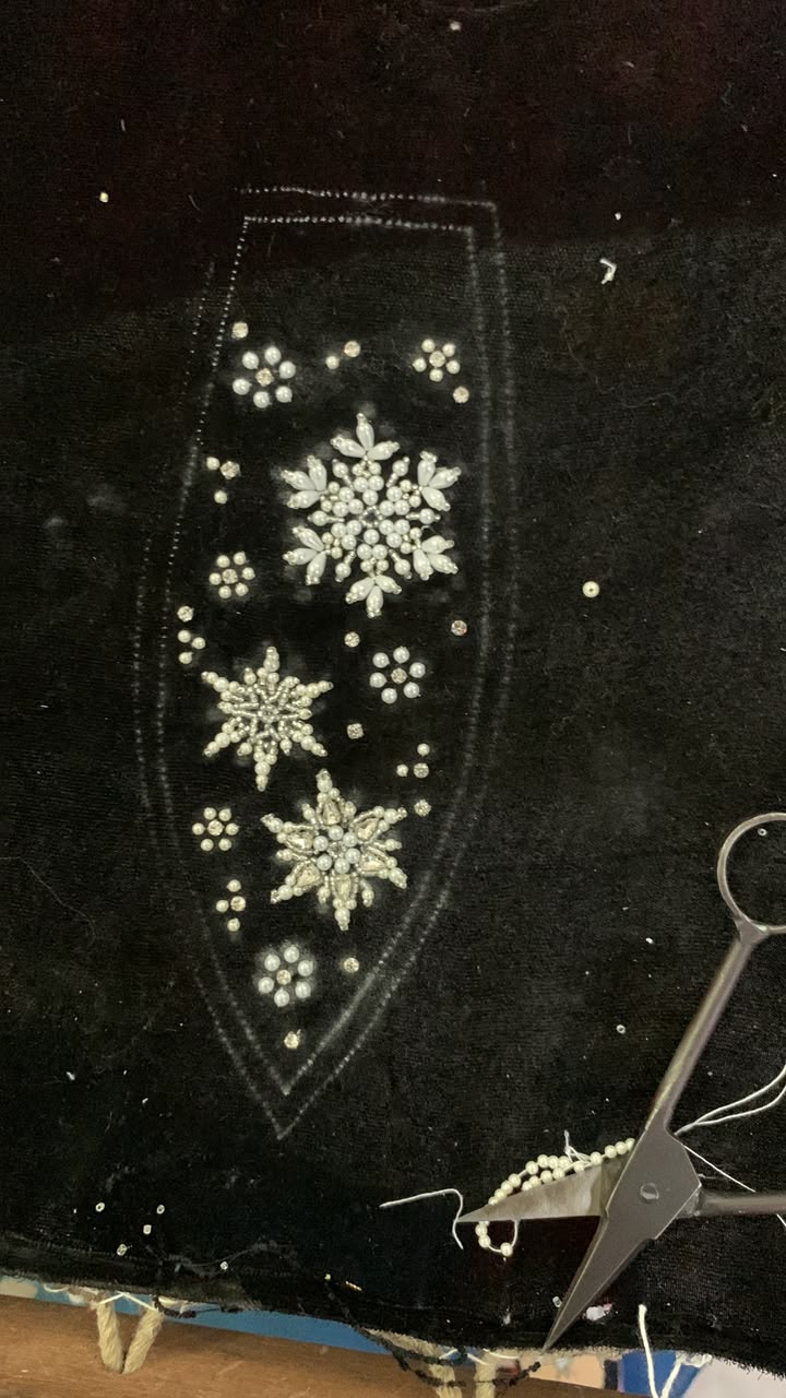 Zardozi embroidery - artisan detail